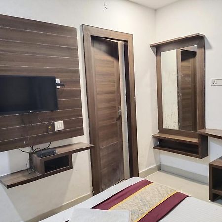 Khaleej Residency Near U S Embassy Chennai Exterior foto