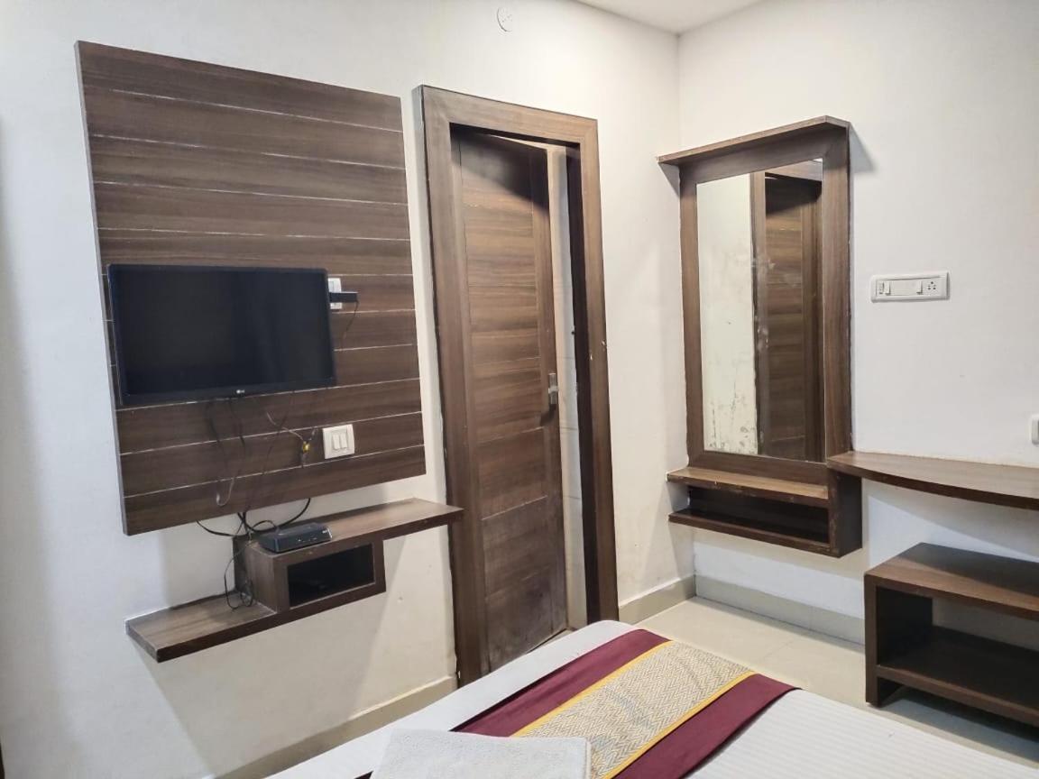 Khaleej Residency Near U S Embassy Chennai Exterior foto